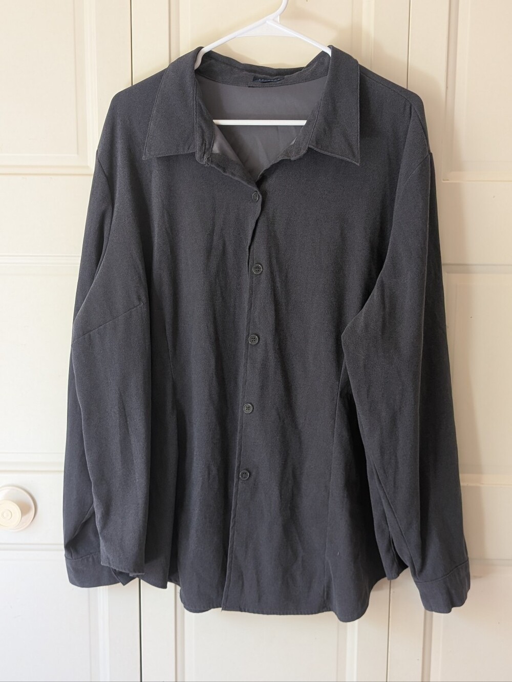 Men's stretchy lined grey button up long sleeve shirt